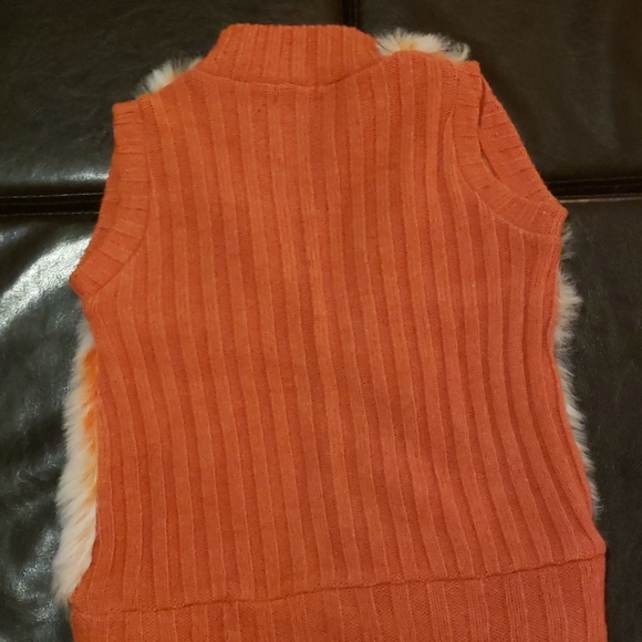 Great white and orange fur vest - Picture 2 of 2